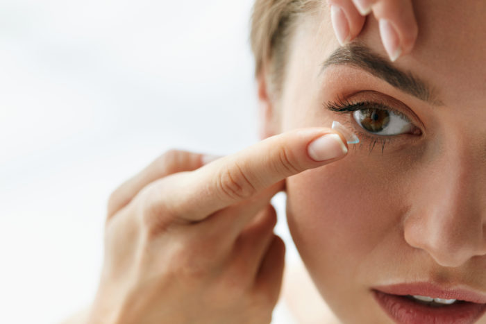 hvordan man bruger kontaktlinser