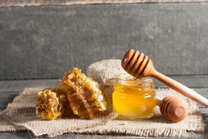 fordele ved naturlig acne manuka honning