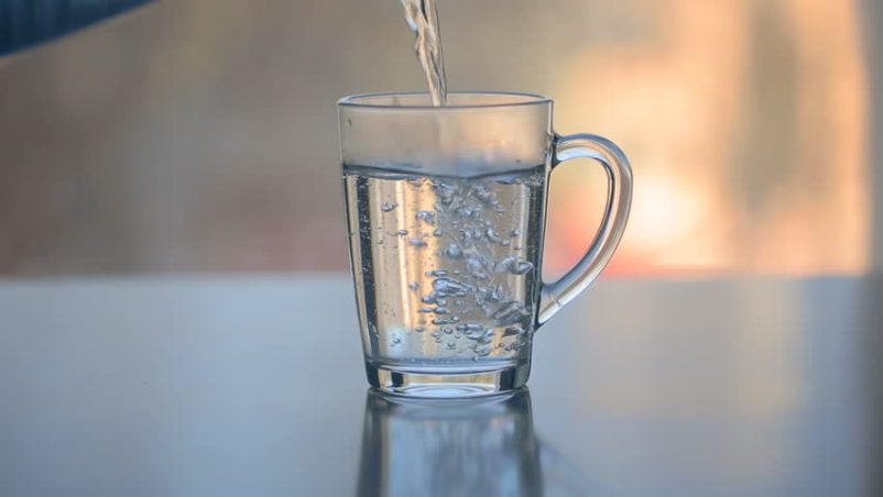 fordelene ved at drikke varmt vand