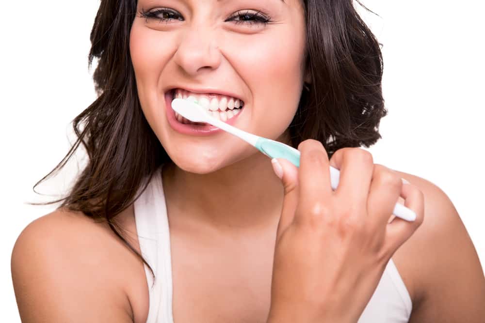 hvordan man børster tænderne