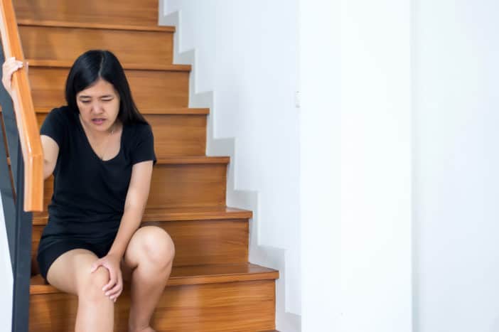 knæ gør ondt når man klatrer trapper