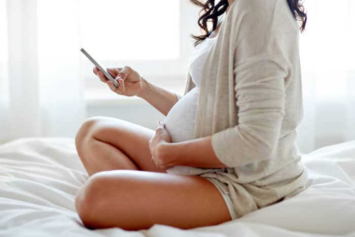 spiller mobiltelefoner under graviditet