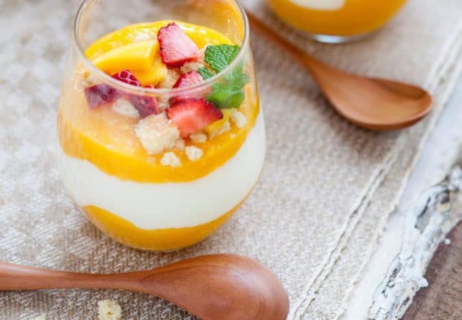 dessert mango yoghurt parfait