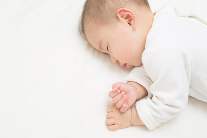 baby sover efter vaccinen