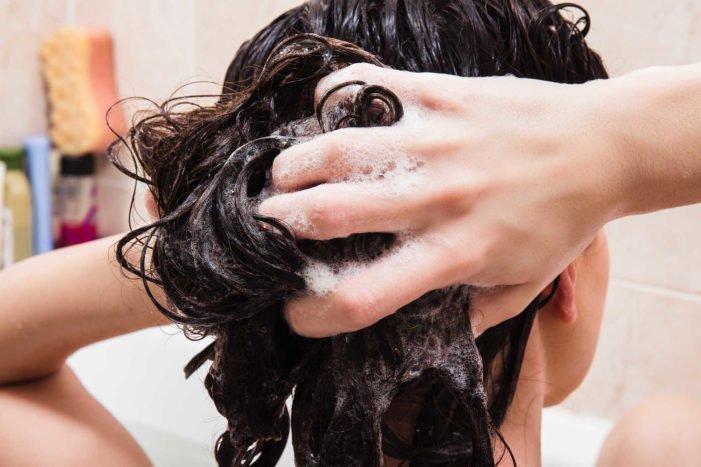 stop shampooing ved hjælp af shampoo