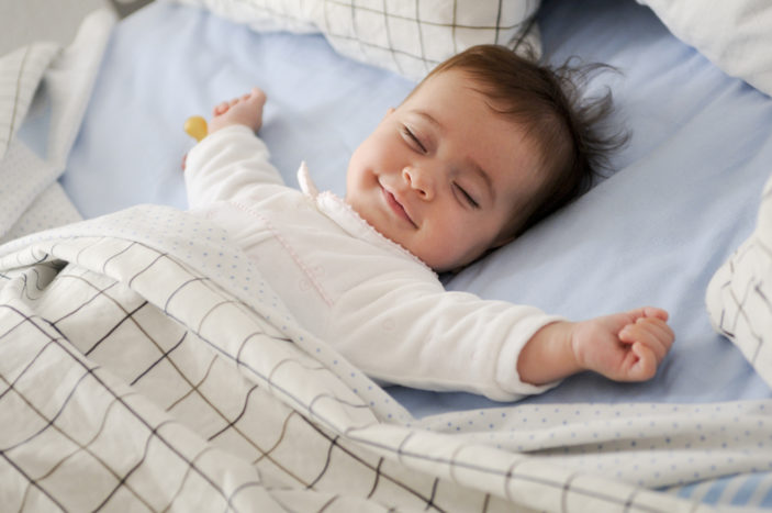 baby smiler mens man sover
