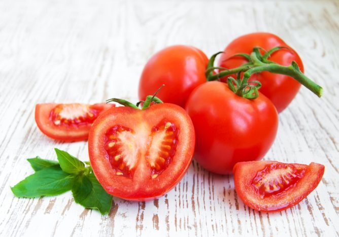 tomater er fordelene ved røde grøntsager